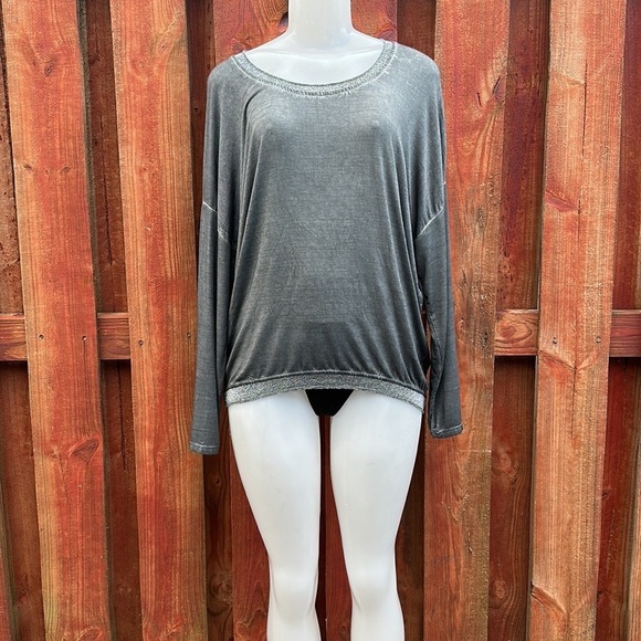 Free For Humanity Long Sleeve Women’s Gray Women's Top Size 8 - Picture 2 of 10